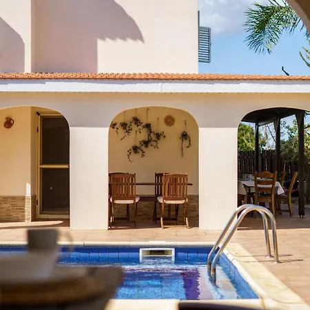 Private Pool Villa, 3 Bedrooms, Near Nissi 빌라