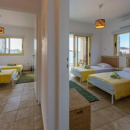 Private Pool Villa, 3 Bedrooms, Near Nissi 빌라