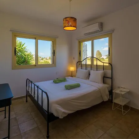 Private Pool Villa, 3 Bedrooms, Near Nissi 빌라 *