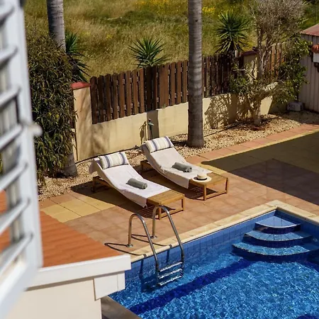 Private Pool Villa, 3 Bedrooms, Near Nissi 빌라